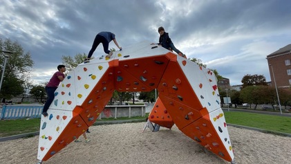 Zigzag boulder för klättring